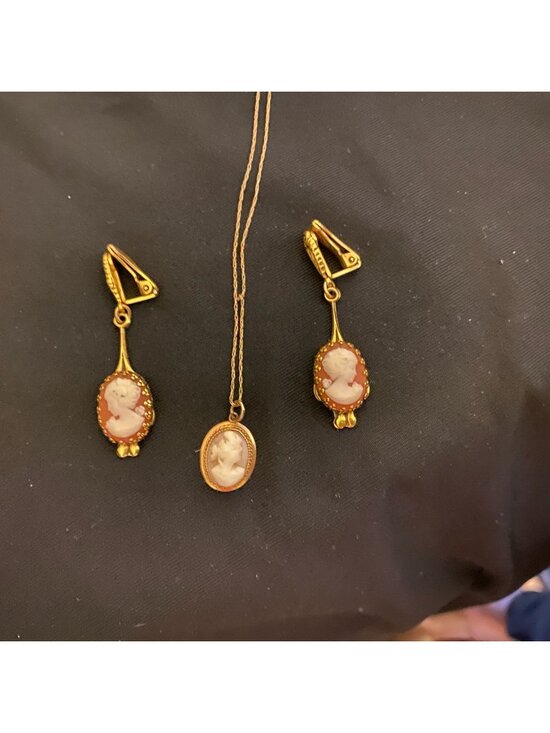 Vintage CAMEO Jewelry BUNDLE (4) | Gold Tone Pendants & Clip Earrings Set | Shel - Picture 1 of 15